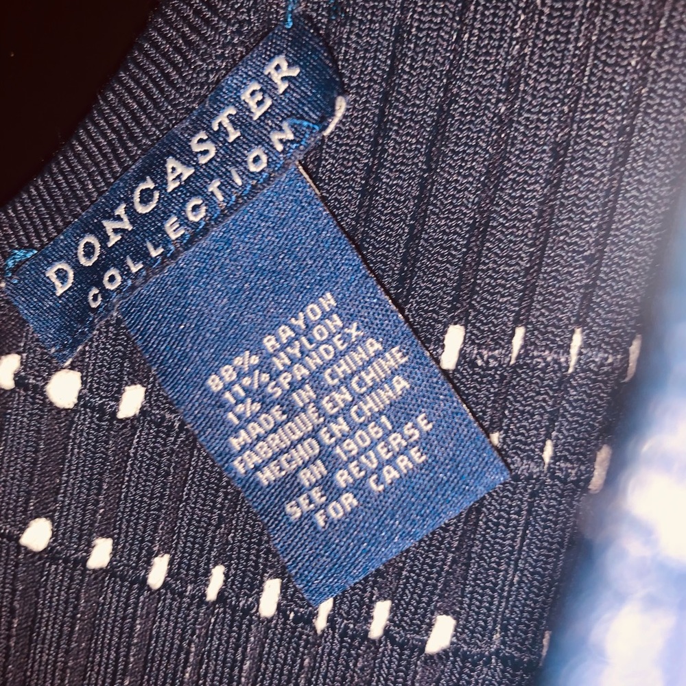 Doncaster 2 piece ladies dress set.  Adorable knit, navy/ white.   Size M.
